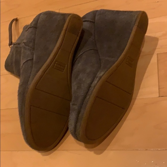 TOMS Suede Desert Wedge Tassel Zip Bootie size 5 - Picture 5 of 9